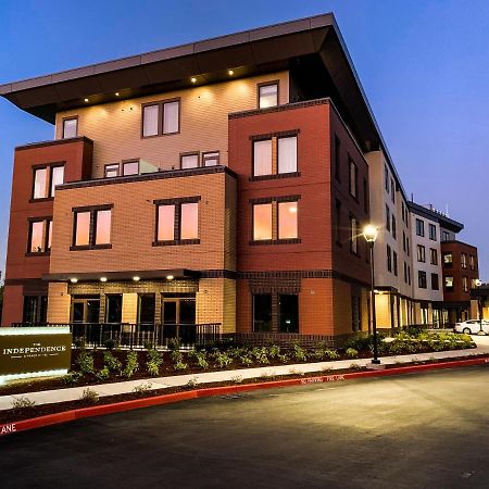 The Independence Hotel Экстерьер фото