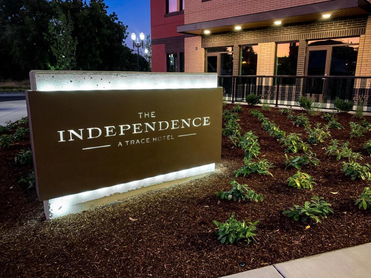 The Independence Hotel Экстерьер фото