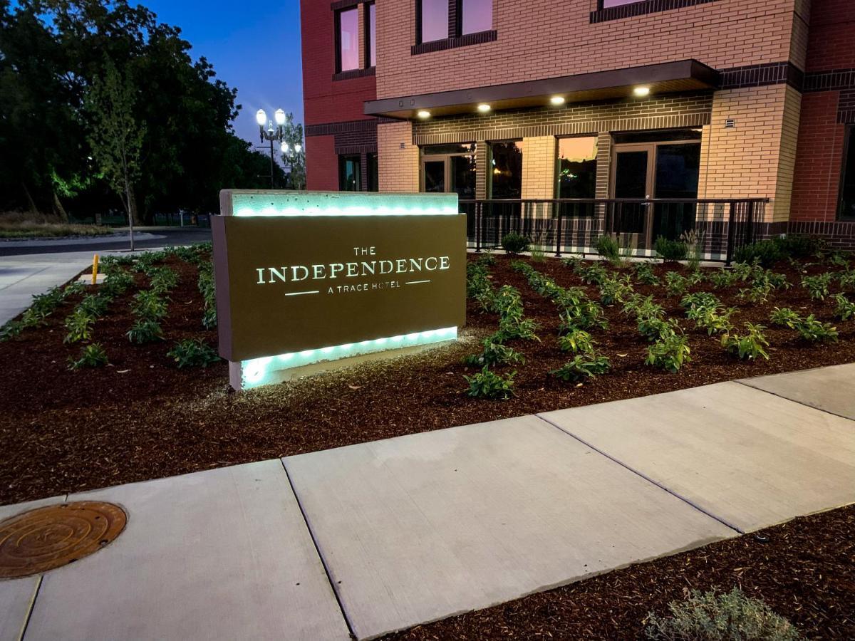 The Independence Hotel Экстерьер фото